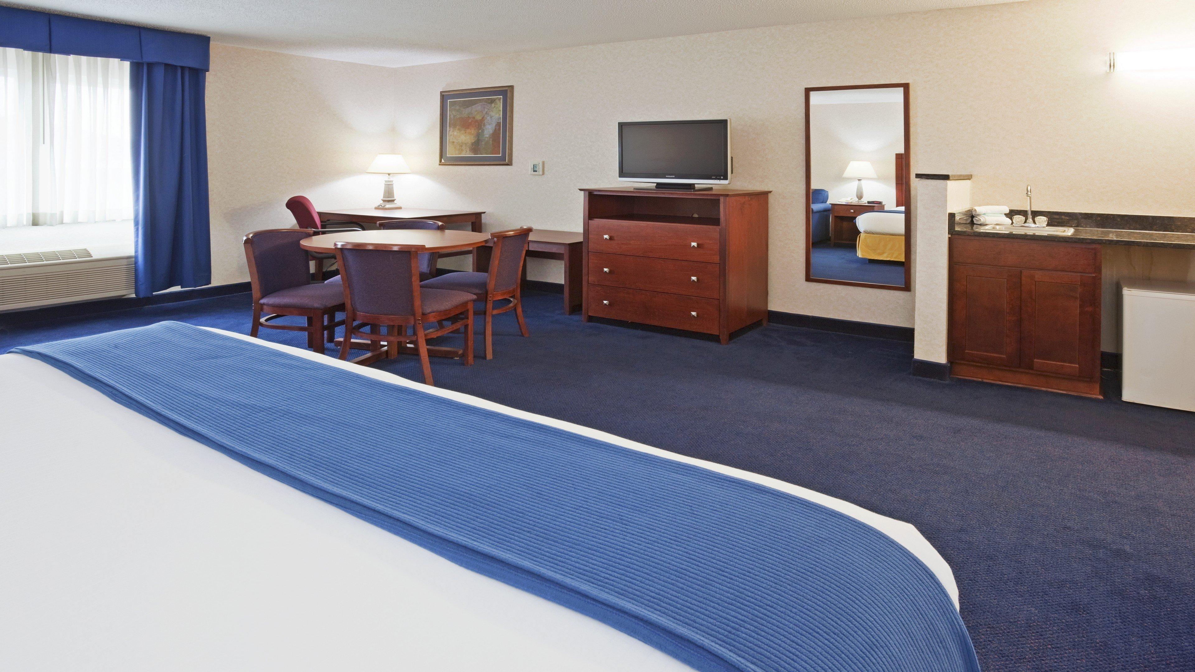 Holiday Inn Express Deforest, An Ihg Hotel Room photo