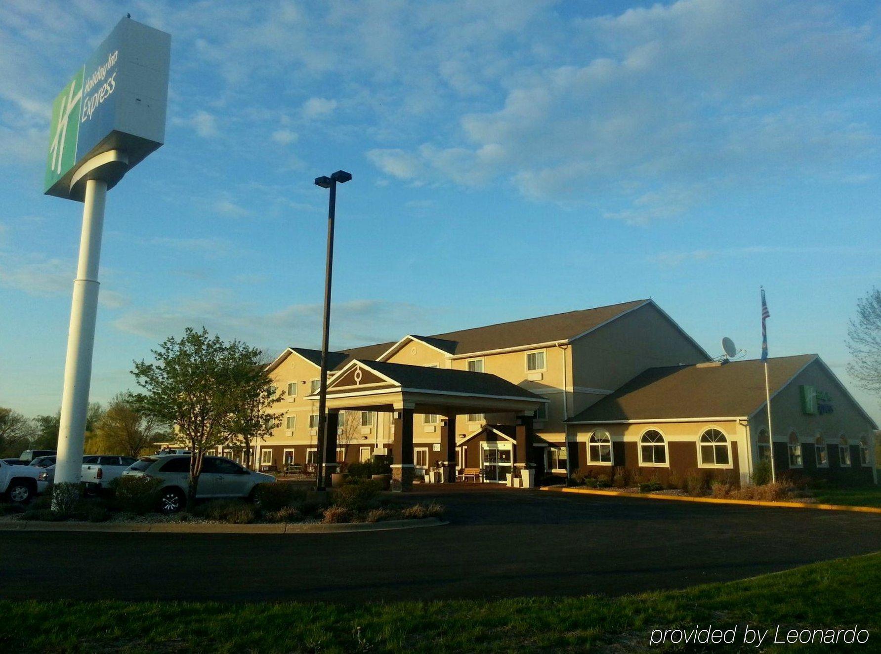 Holiday Inn Express Deforest, An Ihg Hotel Exterior photo